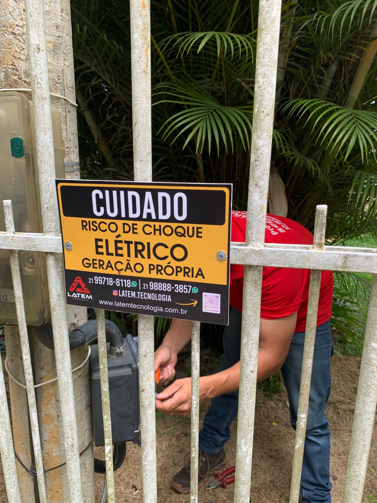 Instalação de sistema elétrico com placa de segurança